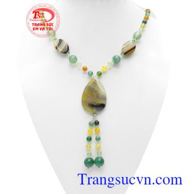 Chuỗi cổ mã não cát lộc đeo hợp thời trang và phong thủy, đá mã não là loại đá hộ mệnh, mang mã não như mang một lá bùa mang lại may mắn, tài lộc và hạnh phúc cho người đeo
