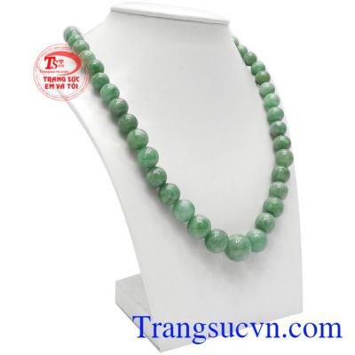 Chuỗi ngọc cẩm thạch Myanma là một sản phẩm dạng chuỗi cổ, sang trọng và quý phái.