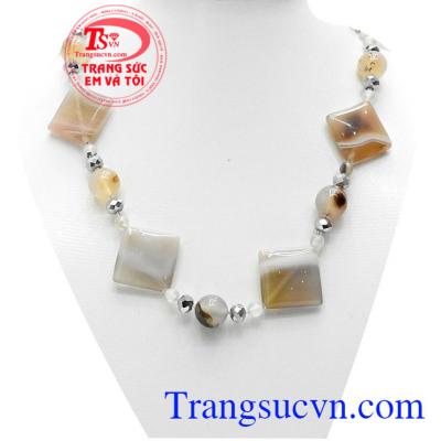 Chuỗi cổ mã não thời trang là sản phẩm đá mã não thiên nhiên