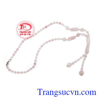 Đá thạch anh hồng làm say mê lòng người bởi vẻ đẹp nhẹ nhàng, dịu êm, thạch anh hồng được ví như viên của tình yêu và hạnh phúc