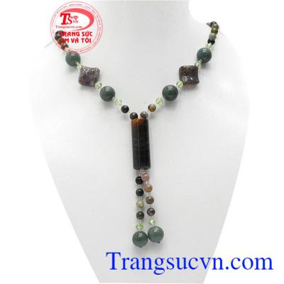 Chuỗi cổ canxedon tinh tế là sản phẩm trang sức được gia công từ đá canxedon thiên nhiên