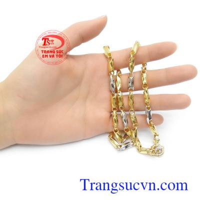 Dây chuyền phù hợp nhiều loại mặt dây chuyền khác nhau tạo nên phong cách riêng cho người đeo