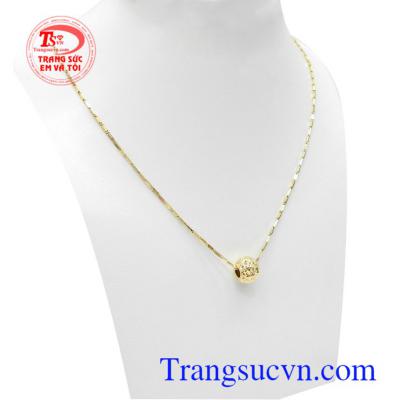 Bộ dây chuyền vàng nữ quý phái phù hợp phong cách thời trang phái đẹp, là món quà tuyệt vời dành tặng người bạn yêu thương