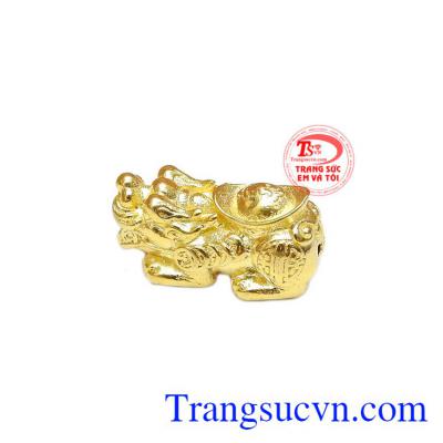 Tỳ hưu cõng đĩnh vàng thể hiện cho sự giàu có, sung túc và thịnh vượng. 