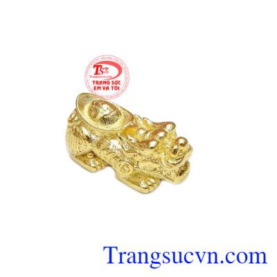 Charm tỳ hưu 10k đĩnh vàng được thiết kế khá mới lạ. 
