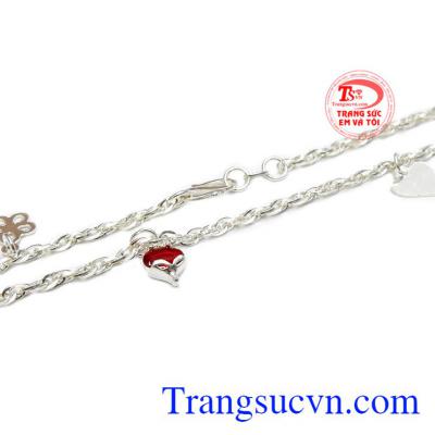 Lắc chân hồ ly đẹp được chế tác từ bạc.