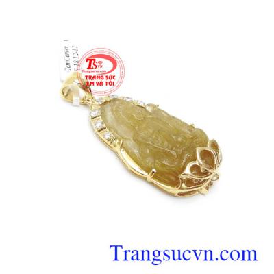 Mặt phật bà thạch anh tóc an lành là biểu tượng của sự bình an, lòng thánh thiện, bác ái, hướng phật, đem tới sự may mắn, an lành cho người đeo
