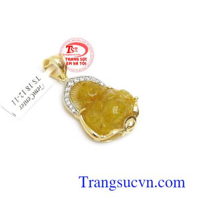 Mặt Di Lặc thạch anh tóc chiêu tài phù hợp nhiều loại dây chuyền khác nhau, đeo hợp thời trang và phong thủy