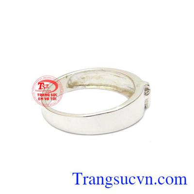 Nhìn thập giá để nhớ đến sự hy sinh của Chúa cho cả nhân loại.