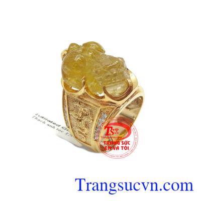 Tỳ hưu có tác dụng giúp hút tài lộc về bởi thức ăn của tỳ hưu là vàng bạc, châu báu, giữ tài lộc lại mà không cho thoát ra ngoài bởi cái bụng lớn của mình và không có hậu môn