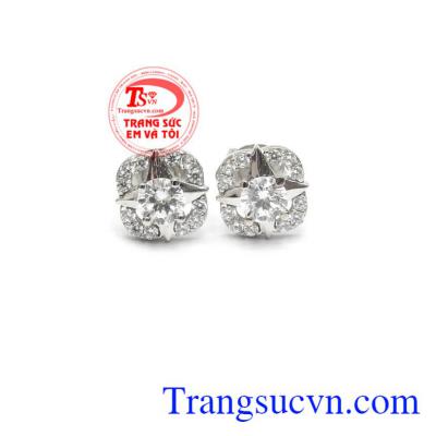 Hoa tai vàng trắng 10k là sản phẩm hoa tai vàng trắng sang trọng, tinh tế với các đường nét tinh tế