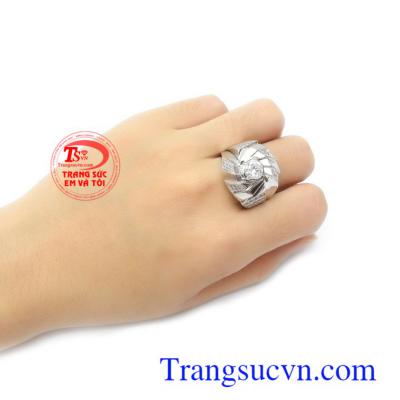 Nhẫn nam vàng tây đính đá phong cách