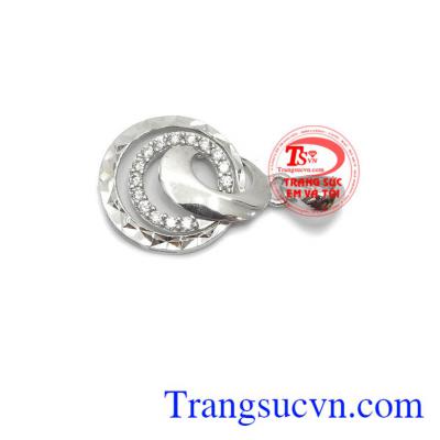 Mặt dây chuyền nữ vàng quý phái dễ kết hợp cùng nhiều kiểu dây chuyền vàng