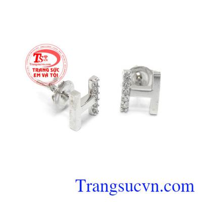 Hoa tai chữ H vàng trắng phong cách độc đáo được giới trẻ ưa thích