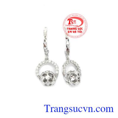Hoa tai vàng trắng xinh xắn là sản phẩm được các bạn nữ ưa thích, sản phẩm được nhập khẩu từ Hàn Quốc