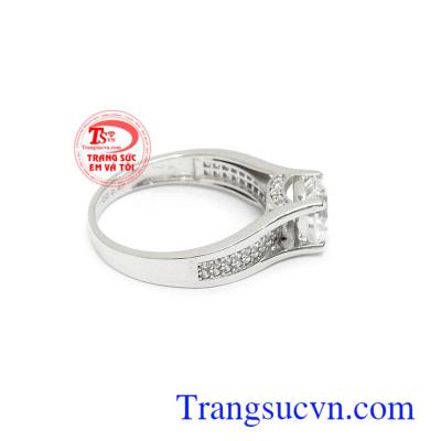 Nhẫn nữ vàng trắng phù hợp làm quà tặng ý nghĩa cho người yêu thương