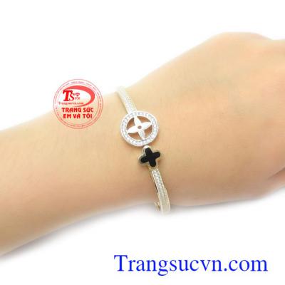 Vòng tay vàng tây phù hợp thị hiếu phái đẹp