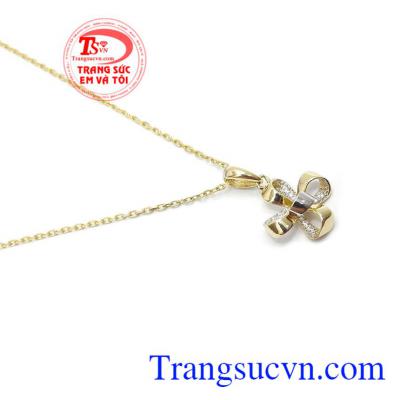 Sản phẩm mặt dây chuyền vàng Hàn quốc đẹp, kiểu dáng sang trọng, tinh tế. Bộ dây chuyền đẹp xinh xắn