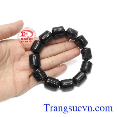 Ngoài ra, thạch anh tóc đen còn giúp người dùng được tự tin, quyết đoán.