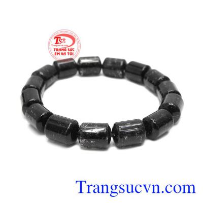 Chuỗi thạch anh tóc đen trụ 9 ly mang kiểu dáng mới lạ, độc đáo.