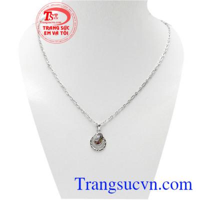 Bộ dây chuyền vàng tinh tế là sản phẩm bộ dây chuyền vàng trắng sang trọng, thanh lịch