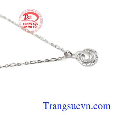 Mặt dây chuyền vàng trắng tinh tế là sản phẩm mặt dây chuyền đẹp được sản xuất theo công nghệ mới