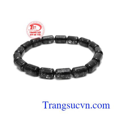 Chuỗi thạch anh tóc đen trụ 7 ly được chế tác tinh tế mang đến cho người dàng một sản phẩm đẹp mắt. 