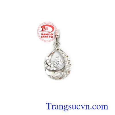 Mặt dây chuyền vàng trắng dễ thương là sản phẩm mặt dây chuyền được các bạn nữ ưa thích với kiểu dáng xinh xắn, dễ thương