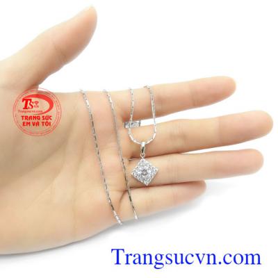 Bộ dây chuyền nhập khẩu là dòng sản phẩm được phái đẹp đặc biệt ưa chuộng