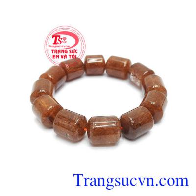 Thạch anh tóc cao cấp có mật độ nhiều sợi nhiều, dày đặc khi soi dưới ánh đèn có độ lấp lánh