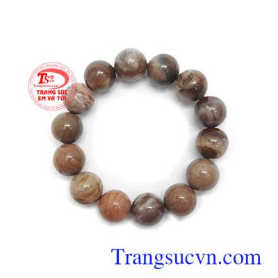 Gỗ hóa thạch trong phong thủy được sử dụng giúp cho người đeo có thể tránh được tà ma, hạn chế những rủi ro, đem lại may mắn và thành công trong cuộc sống