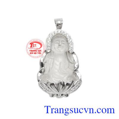 Mặt dây phật bà thạch anh trắng được chế tác tinh tế