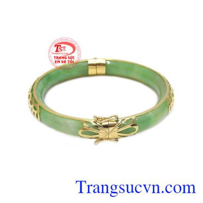 Ngọc cẩm thạch mang đến cho người dùng sự bình an, may mắn và thịnh vượng.