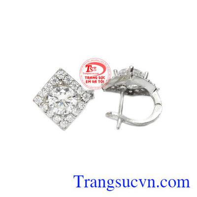 Hoa tai quý phái vàng trắng 10k được nhập khẩu từ Hàn Quốc với kiểu dáng rất tinh tế và thời thượng. 