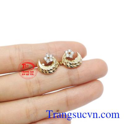 Đôi hoa tai xinh đẹp thích hợp làm quà tặng cho người phụ nữ mà bạn yêu thương.