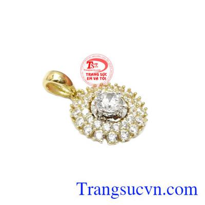 Sản phẩm là sự kết hợp của vàng màu 10k và đá Cz lấp lánh tạo nên một sản phẩm rất hấp dẫn.