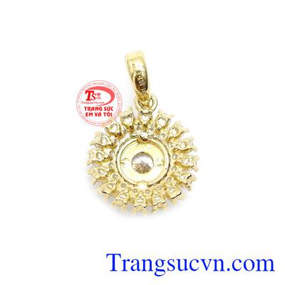 Mặt dây vàng lấp lánh 10k được nhập khẩu từ Hàn Quốc với chế tác vô cùng tinh tế. 