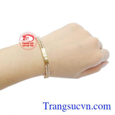 Vòng tay thích hợp với nhiều trang phục, nhiều độ tuổi.