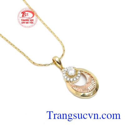 Bộ trang sức sang trọng mang đến cho người phụ nữ sự tinh tế và đẳng cấp.