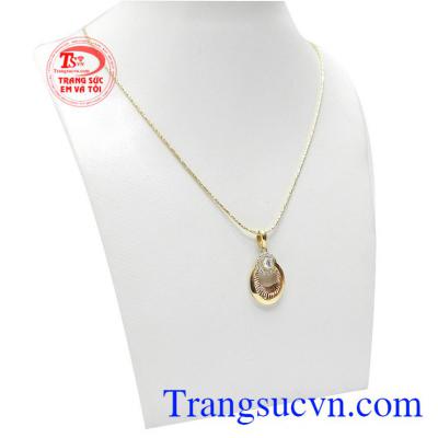 Bộ trang sức quý phái Italy 18k là sự kết hợp từ vàng màu và vàng hồng.