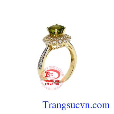 Nhẫn nữ peridot nữ hoàng