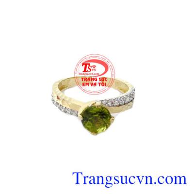 Nhẫn nữ peridot xinh xắn, giao hàng nhanh trên toàn quốc