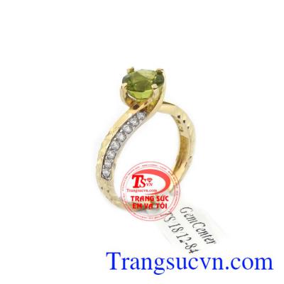 Nhẫn nữ peridot xinh xắn là sản phẩm nhẫn peridot thiên nhiên, sản phẩm có giấy kiểm định đá thiên nhiê