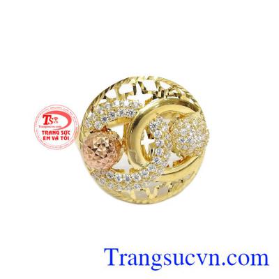 Nhẫn nữ 10k sang trọng được chế tác theo công nghệ Italy tạo nên một sản phẩm rất đẹp mắt và tinh tế.