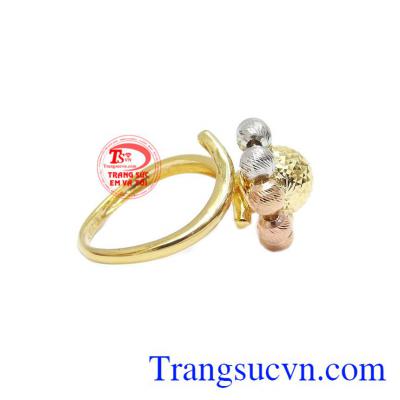 Sản phẩm kết hợp vàng màu, vàng hông và vàng trắng tạo nên một sản phẩm mới lạ cho người sử dụng.