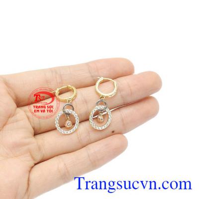 Hoa tai tinh tế có thể kết hợp cùng nhiều trang phục