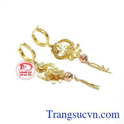Sản phẩm kết hợp vàng màu và vàng hồng tạo điểm nhấn cho người dùng.