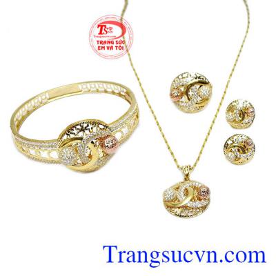Bộ trang sức thích hợp làm quà tặng cho người phụ nữ của bạn.