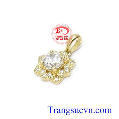 Mặt dây chuyền 10k Hàn Quốc phù hợp nhiều loại dây chuyền khác nhau, là sản phẩm rất được phái đẹp ưa chuộng