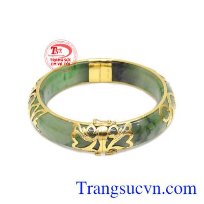 Sản phẩm sang trọng giúp tôn vinh nét đẹp quý phái của người phụ nữ.